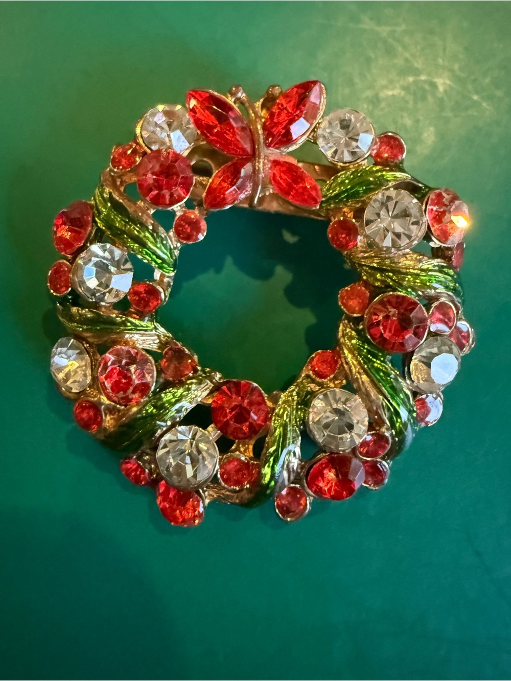 Vintage Christmas Wreath Brooch Rhinestone & Enamel Holiday